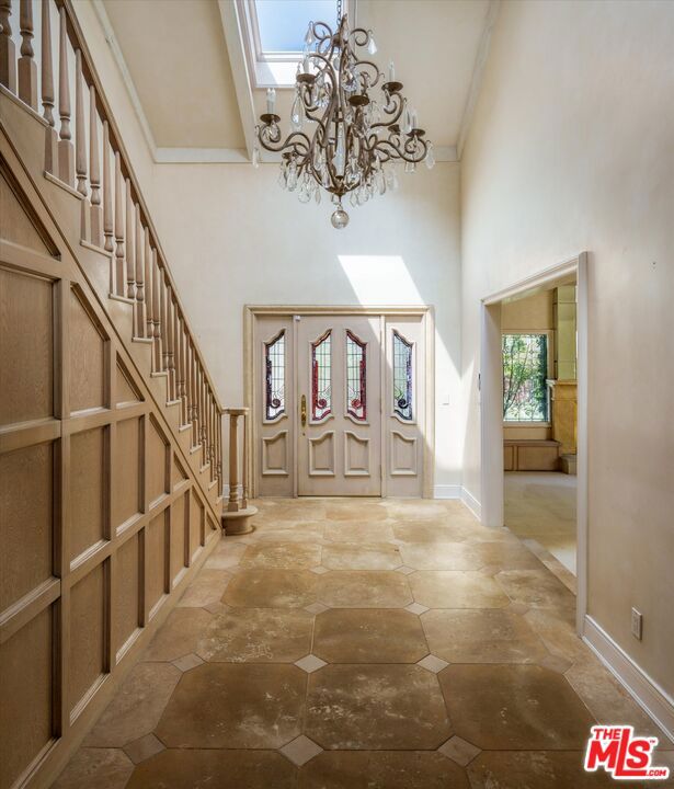 2573 Benedict Canyon Drive Property Photo 3
