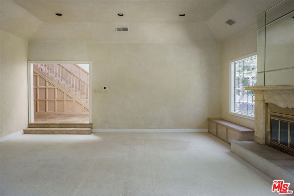 2573 Benedict Canyon Drive Property Photo 6