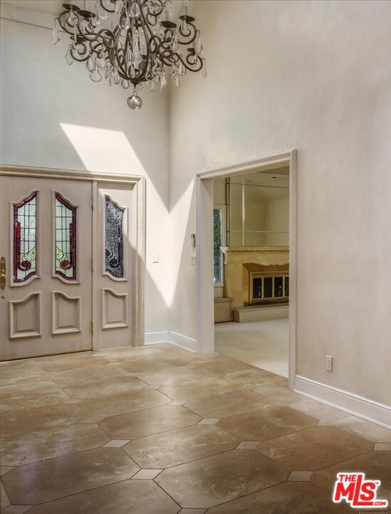 2573 Benedict Canyon Drive Property Photo 7