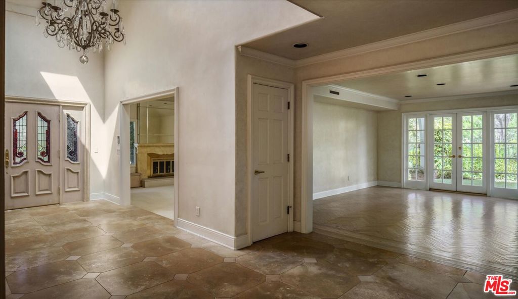 2573 Benedict Canyon Drive Property Photo 8