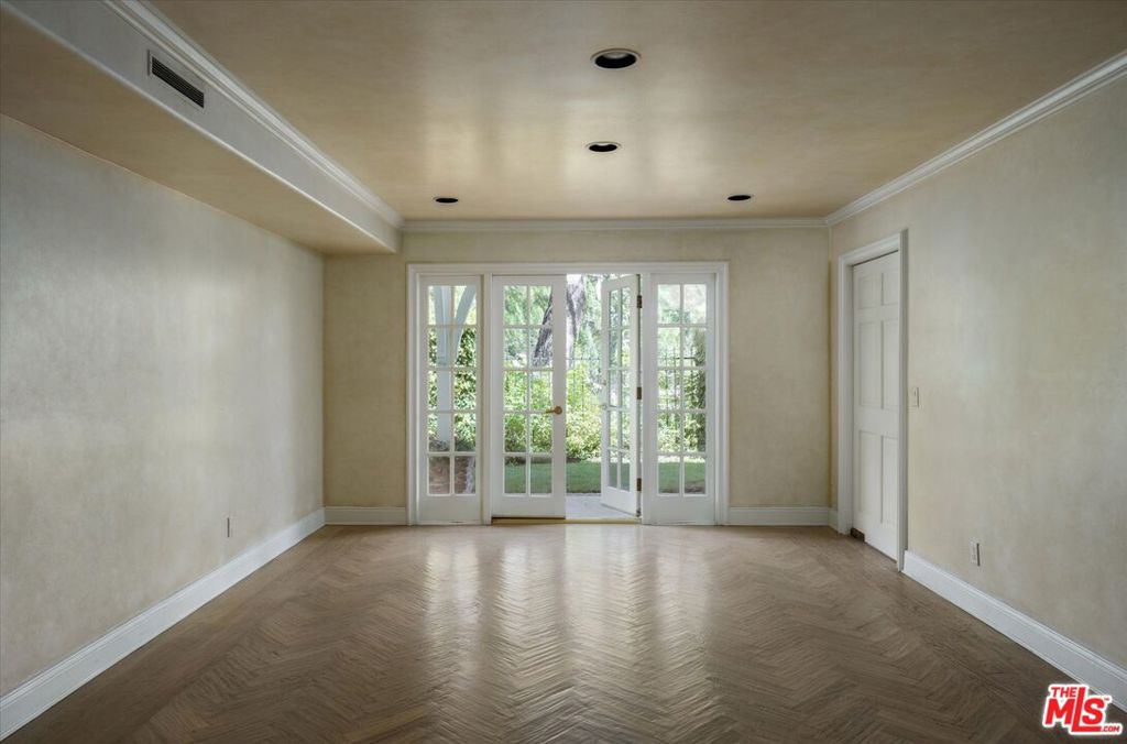 2573 Benedict Canyon Drive Property Photo 9