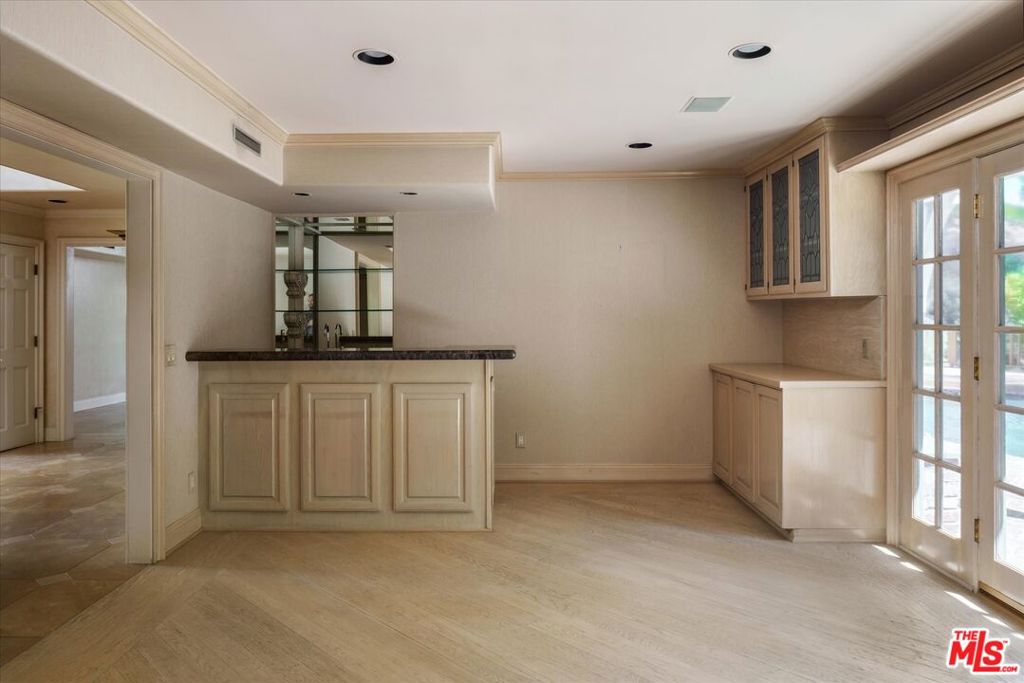 2573 Benedict Canyon Drive Property Photo 13