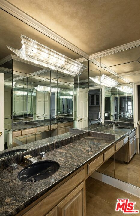 2573 Benedict Canyon Drive Property Photo 15
