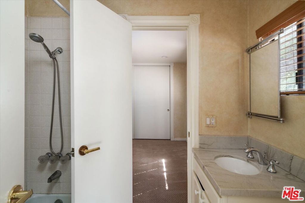 2573 Benedict Canyon Drive Property Photo 19