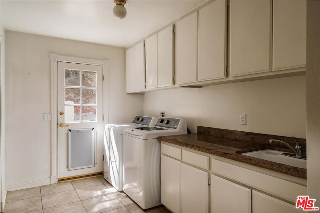 2573 Benedict Canyon Drive Property Photo 20