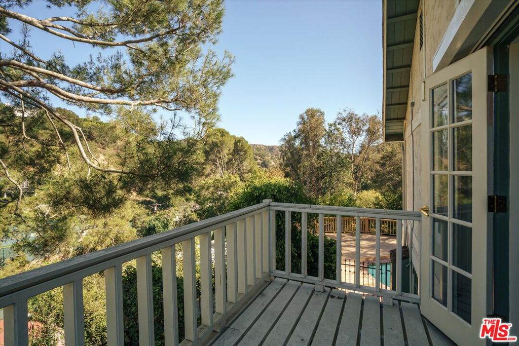 2573 Benedict Canyon Drive Property Photo 24