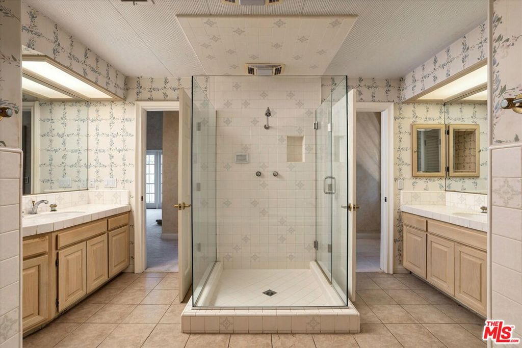 2573 Benedict Canyon Drive Property Photo 26