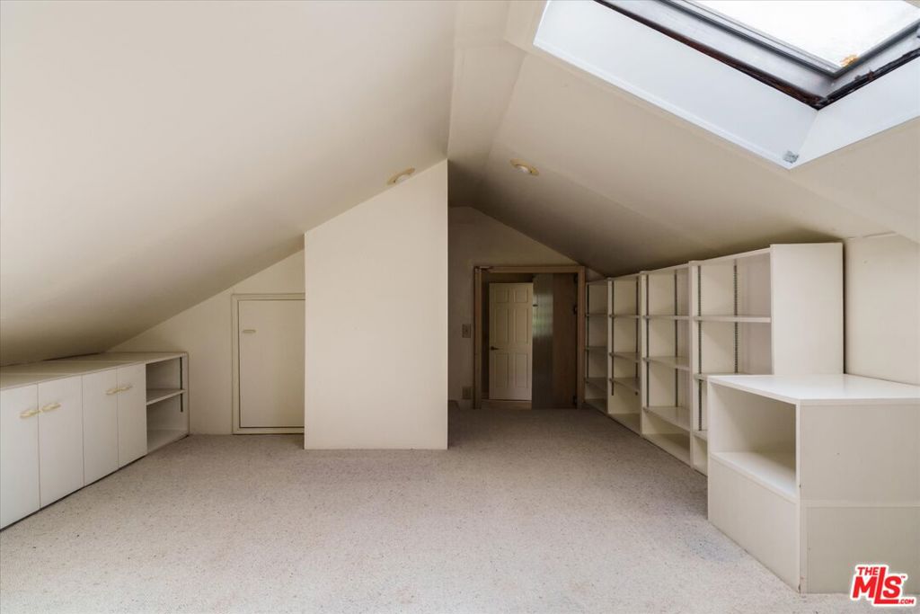 2573 Benedict Canyon Drive Property Photo 32