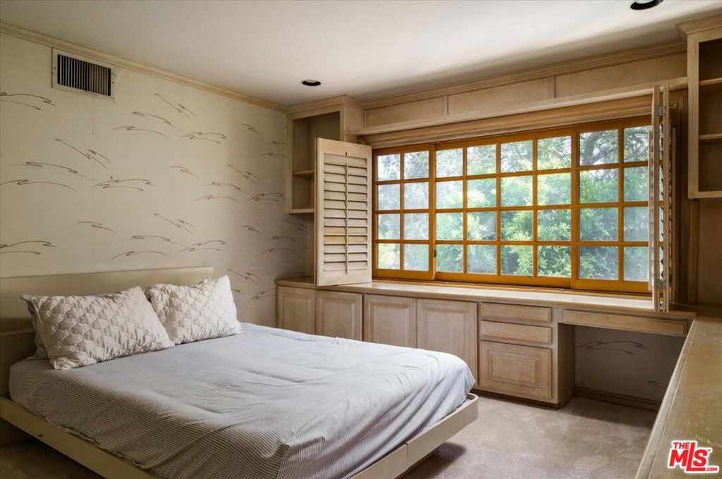 2573 Benedict Canyon Drive Property Photo 33
