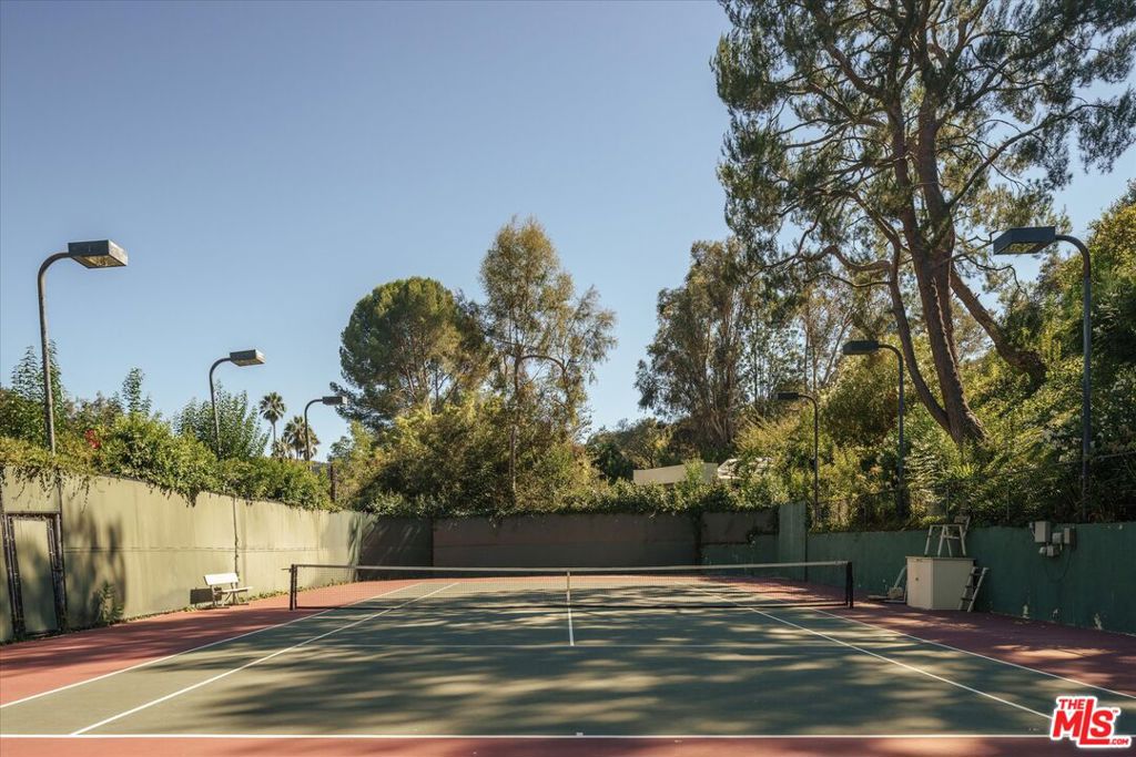 2573 Benedict Canyon Drive Property Photo 42