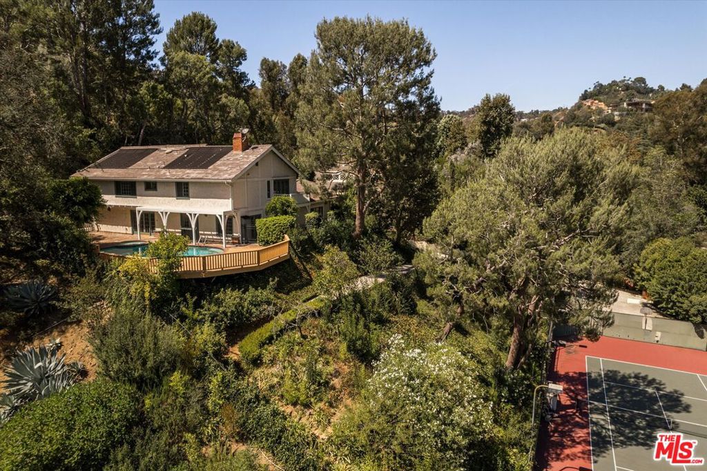 2573 Benedict Canyon Drive Property Photo 43