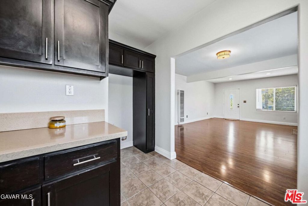 1319 E 75th Street Property Photo 4