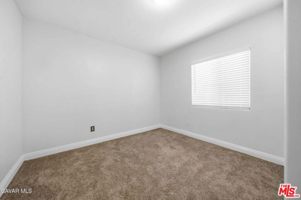 1319 E 75th Street Property Photo 7