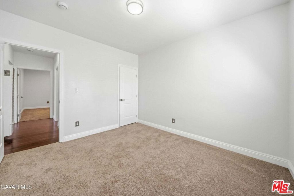 1319 E 75th Street Property Photo 9