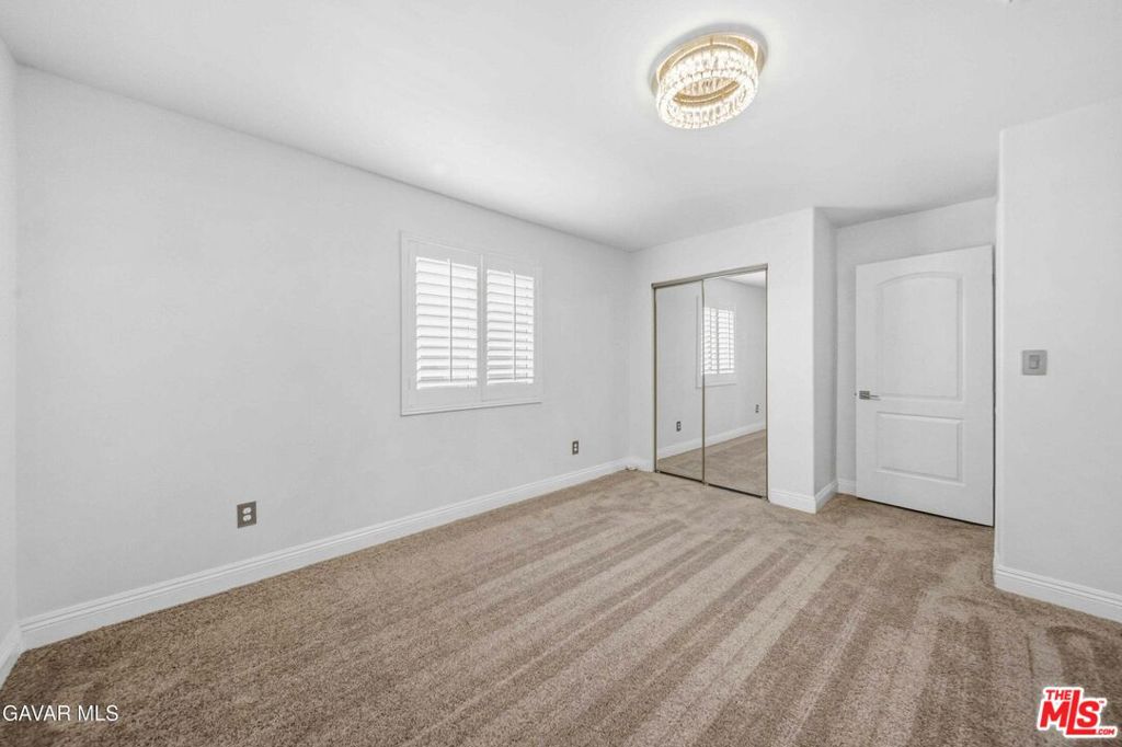 1319 E 75th Street Property Photo 10