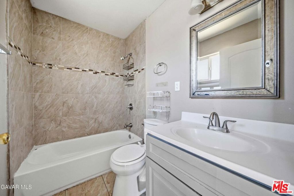 1319 E 75th Street Property Photo 13