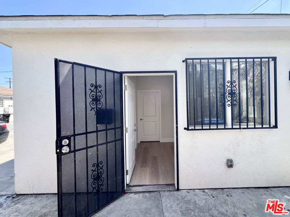 446 W 88th Street 1/2 Property Photo 2