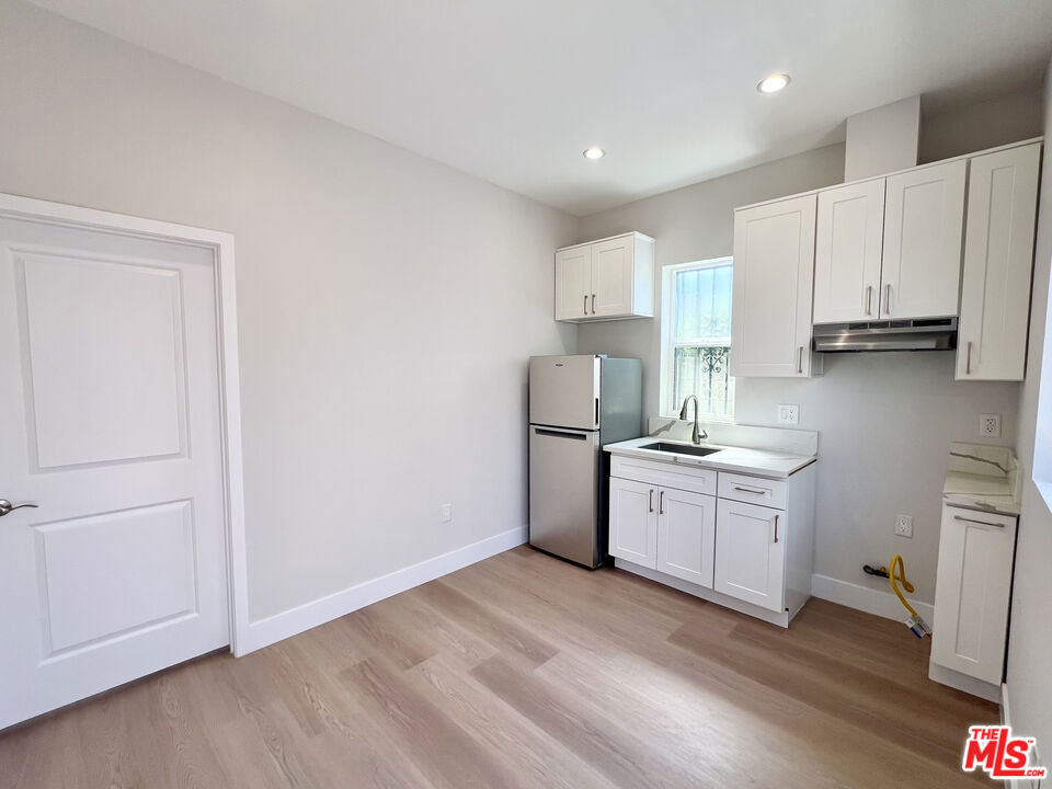 446 W 88th Street 1/2 Property Photo 3