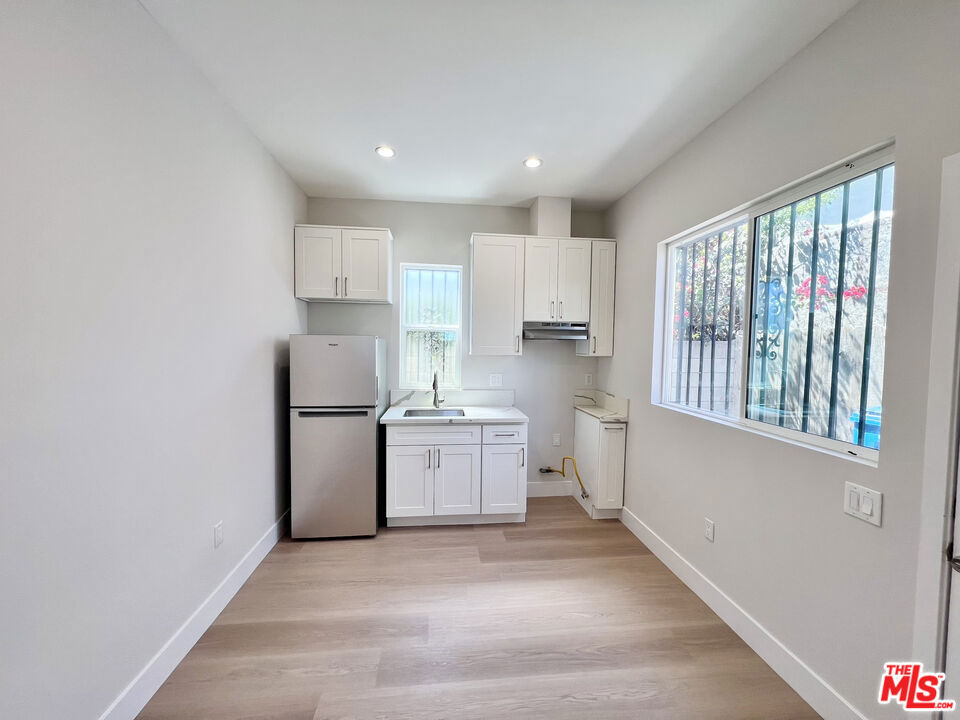 446 W 88th Street 1/2 Property Photo 4