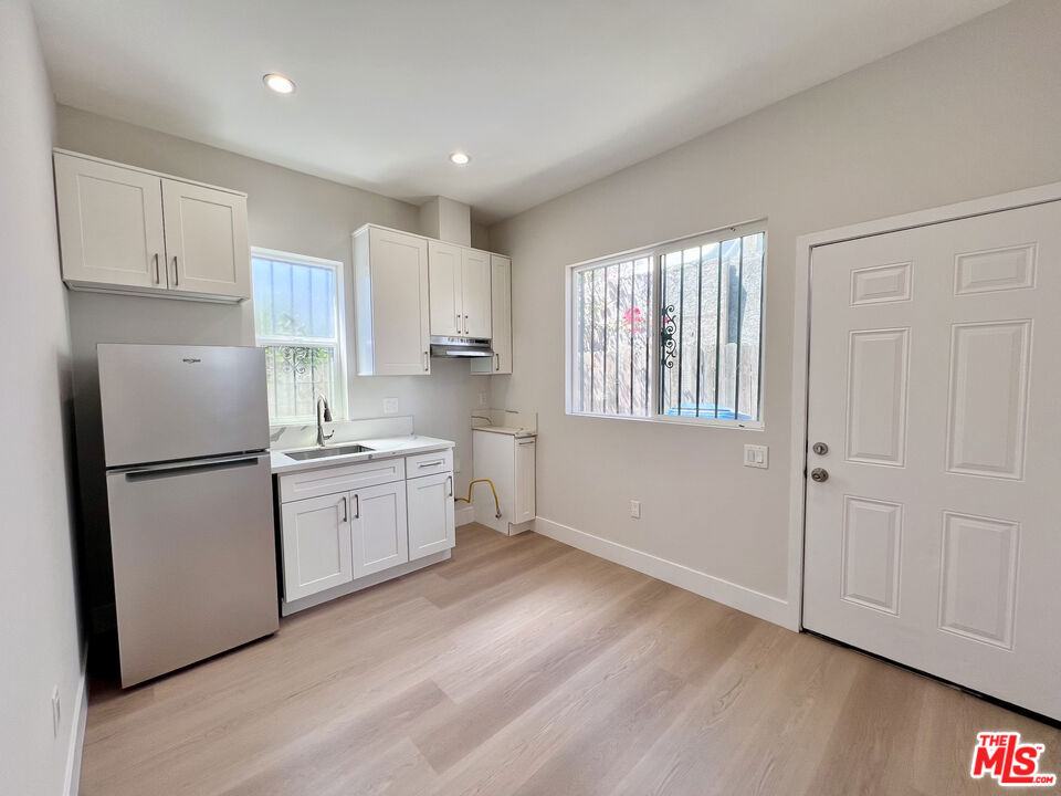 446 W 88th Street 1/2 Property Photo 5