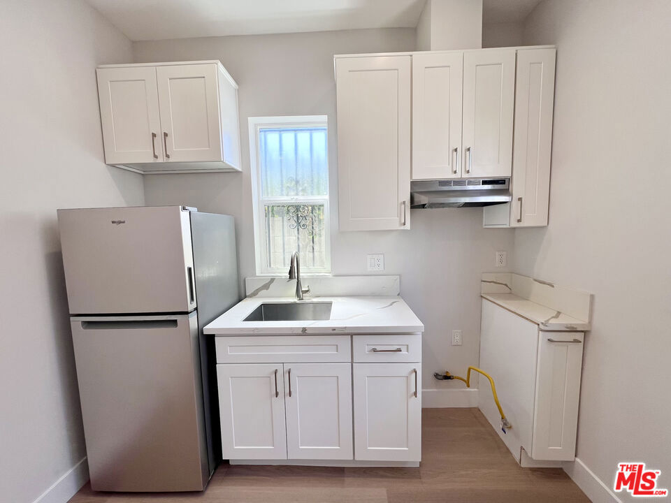 446 W 88th Street 1/2 Property Photo 6