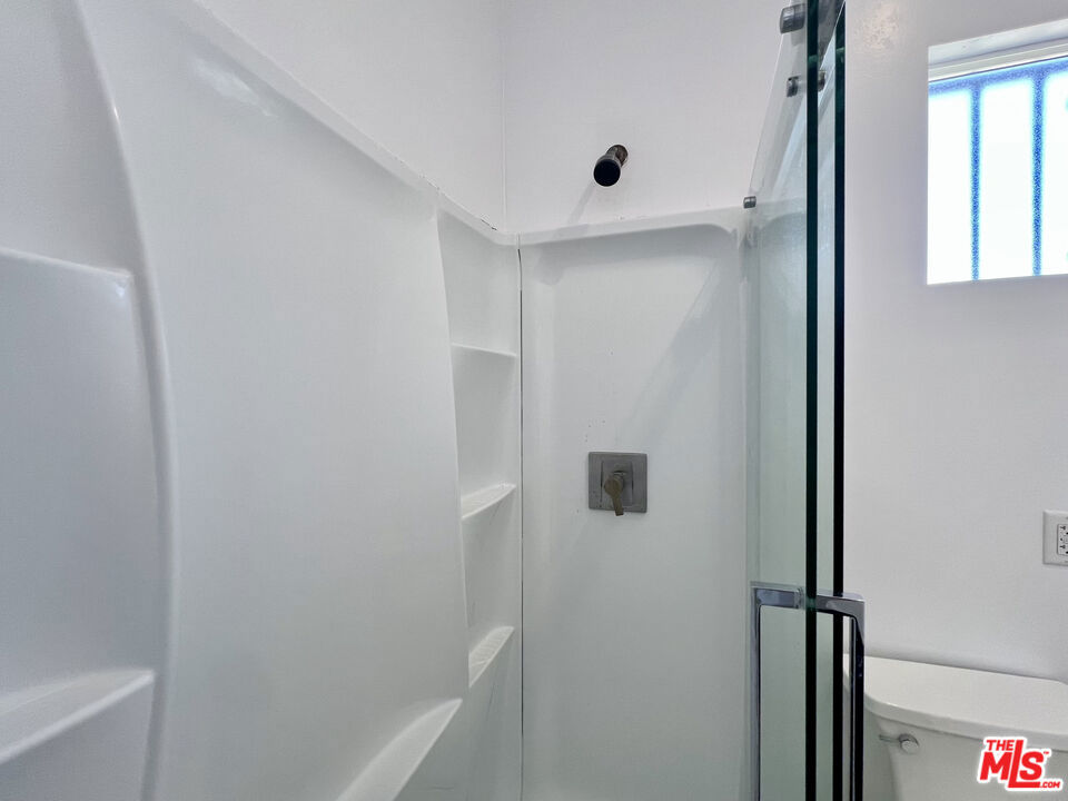 446 W 88th Street 1/2 Property Photo 10
