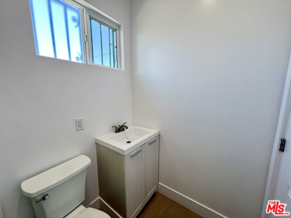446 W 88th Street 1/2 Property Photo 11