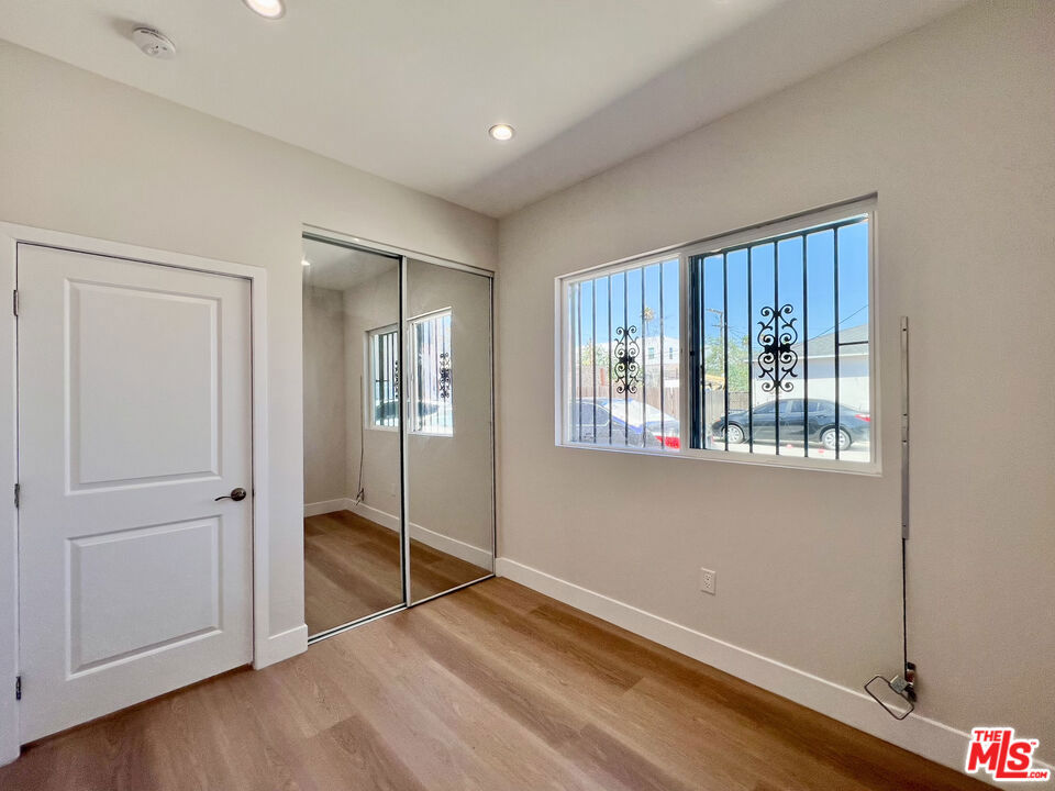 446 W 88th Street 1/2 Property Photo 12