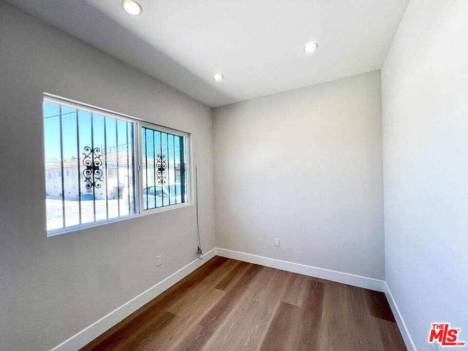 446 W 88th Street 1/2 Property Photo 13