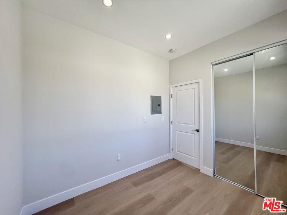 446 W 88th Street 1/2 Property Photo 14