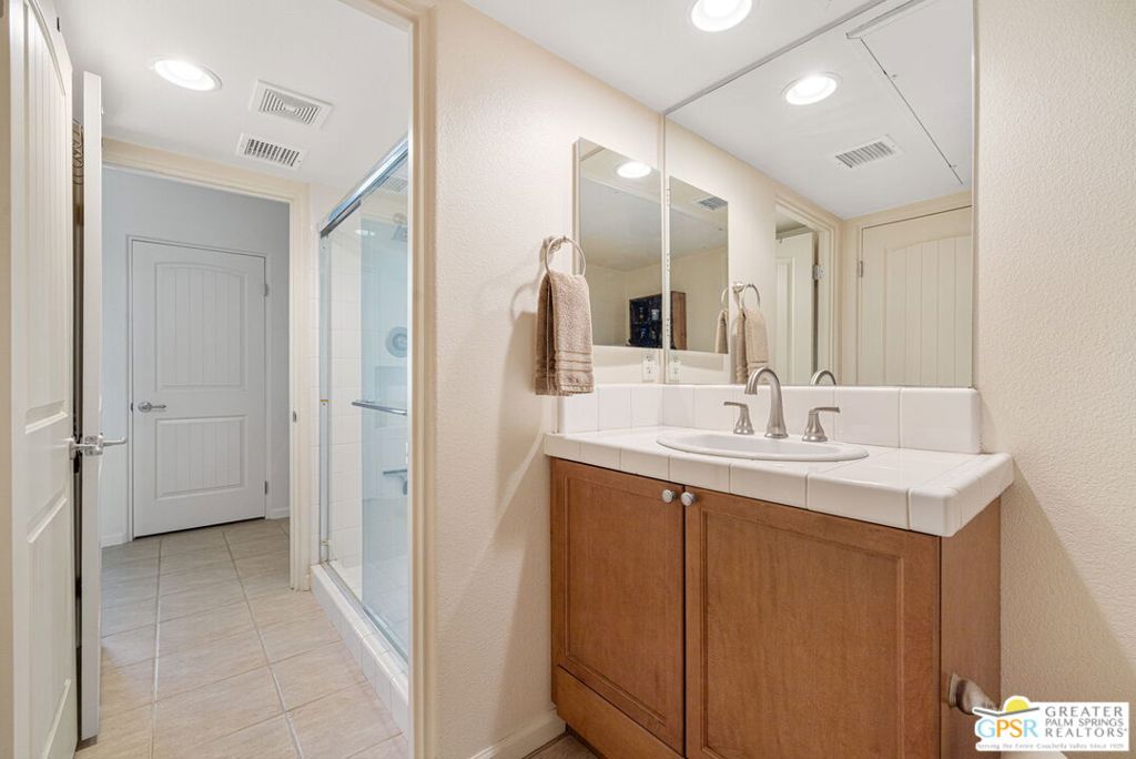 1015 Villorrio Drive S Property Photo 33
