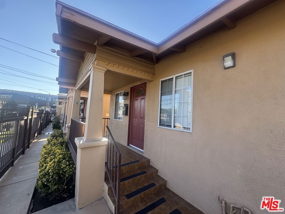 317 N Coronado Street Property Photo 1