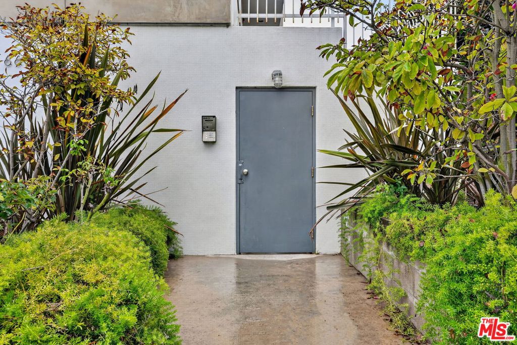 660 Rose Avenue 4 Property Photo 21