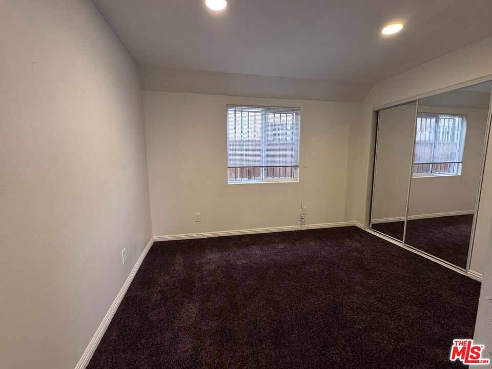 10218 S San Pedro Street Property Photo 6