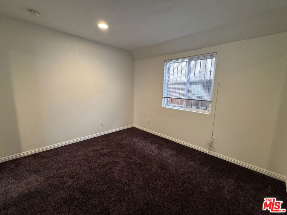 10218 S San Pedro Street Property Photo 8
