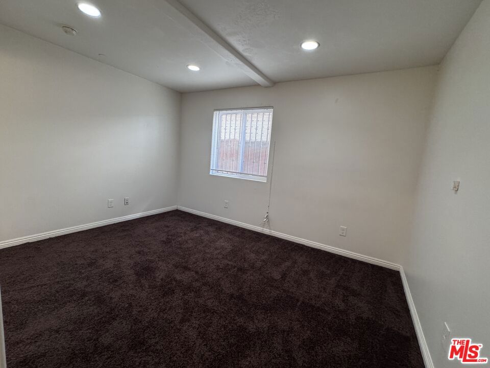 10218 S San Pedro Street Property Photo 11