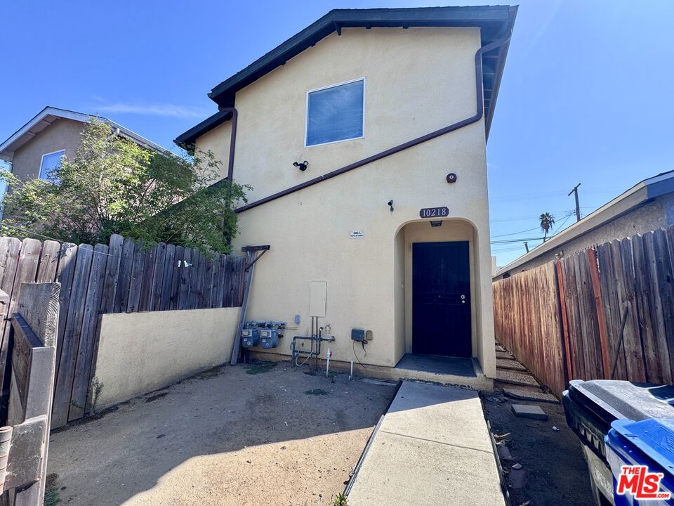 10218 S San Pedro Street Property Photo 12
