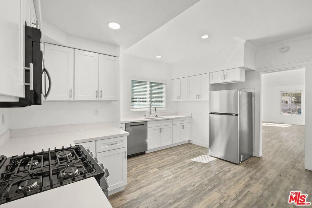 530 Almond Avenue Property Photo 8