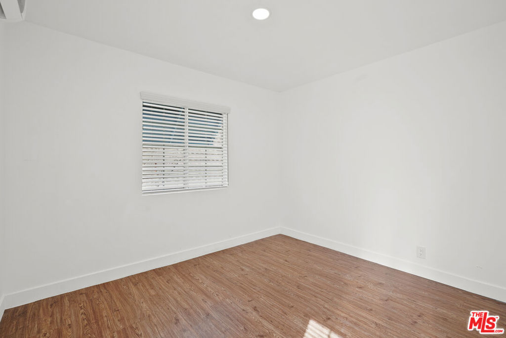 530 Almond Avenue Property Photo 20