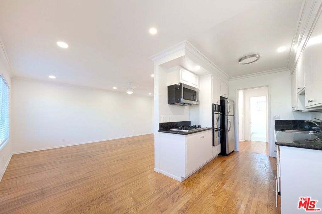 224 Bicknell Avenue C Property Photo 3