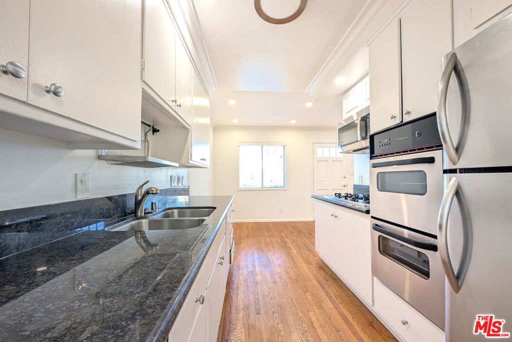 224 Bicknell Avenue C Property Photo 4