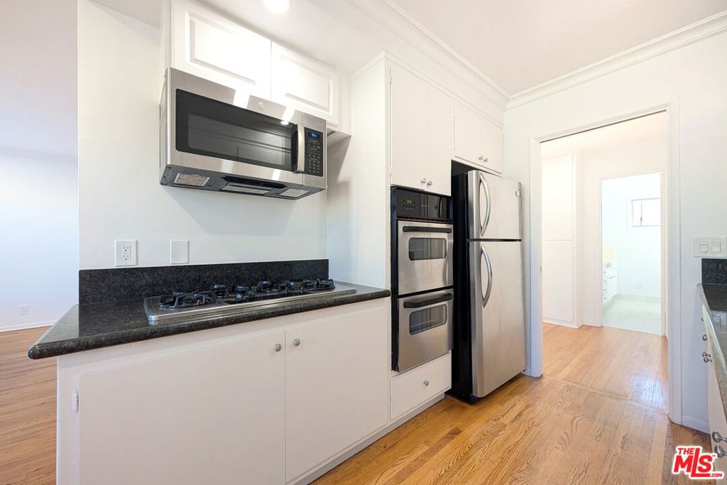 224 Bicknell Avenue C Property Photo 5