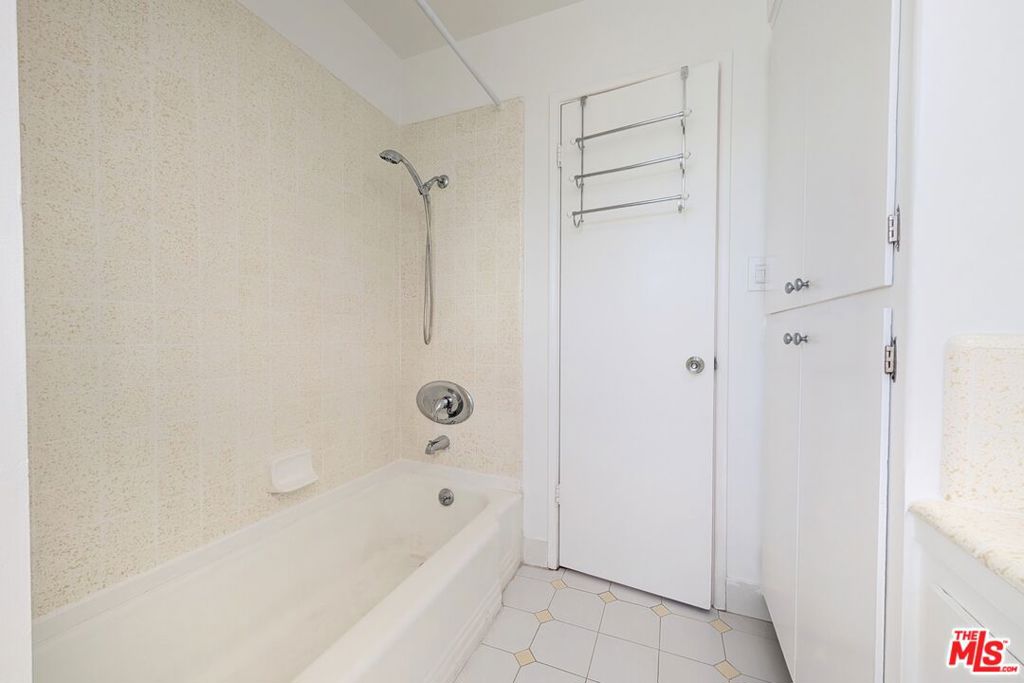 224 Bicknell Avenue C Property Photo 8