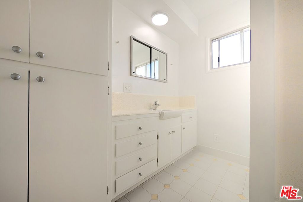 224 Bicknell Avenue C Property Photo 9