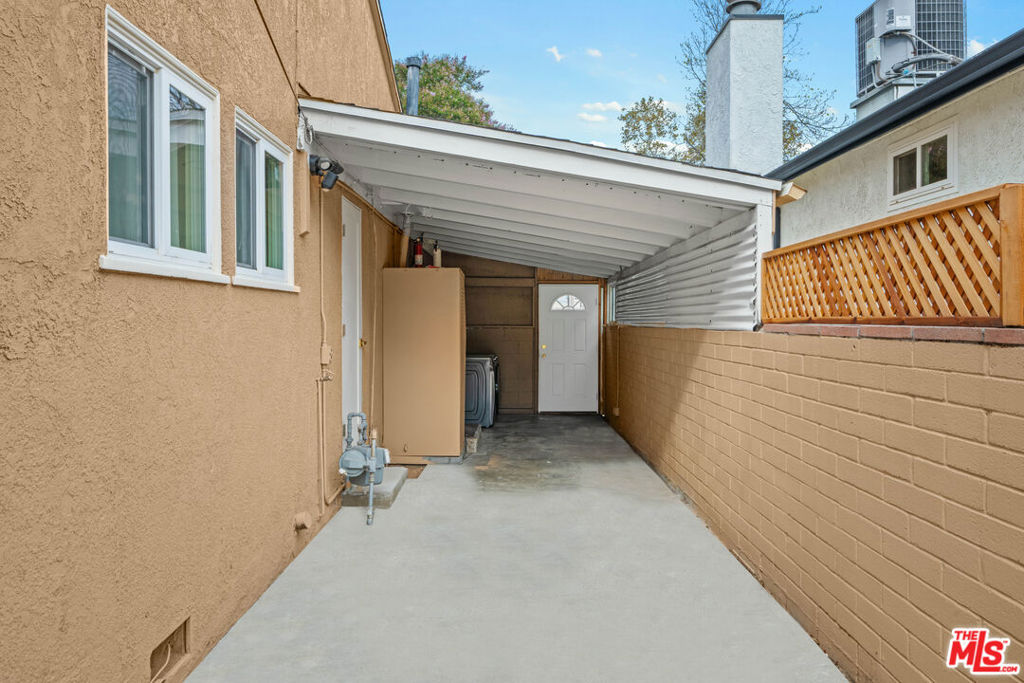 1444 N Ontario Street Property Photo 21
