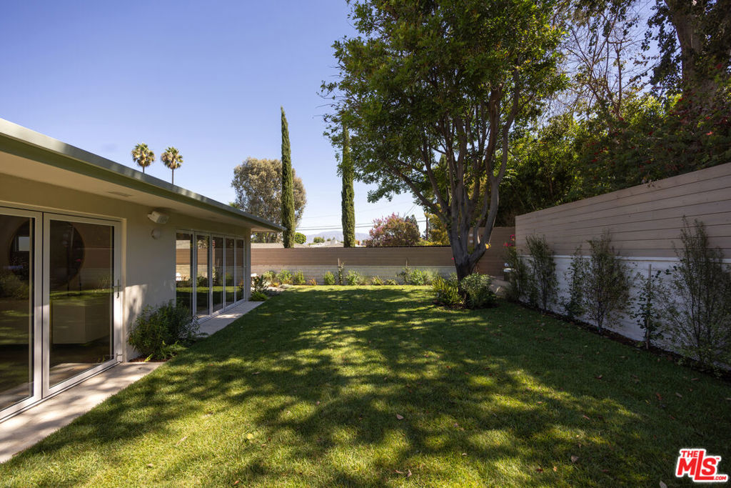 3684 Willowcrest Avenue Property Photo 16