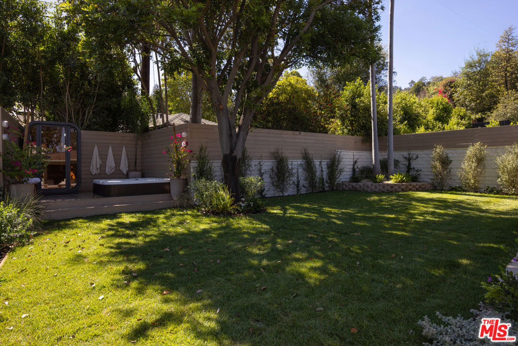 3684 Willowcrest Avenue Property Photo 17
