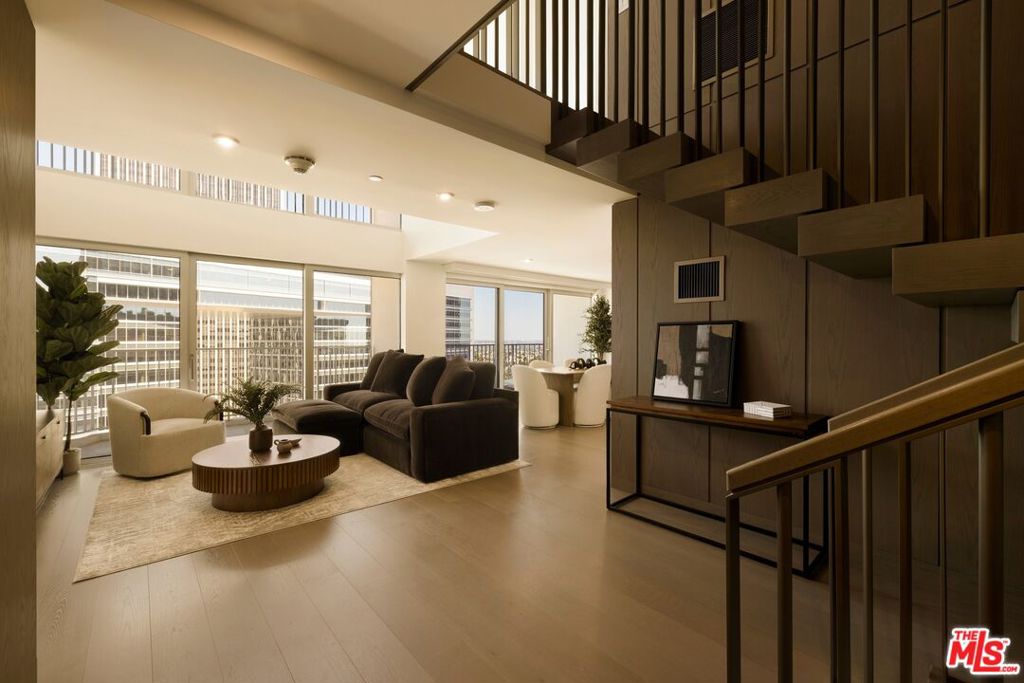 2025 Avenue Of The Stars 1412 Property Photo 2