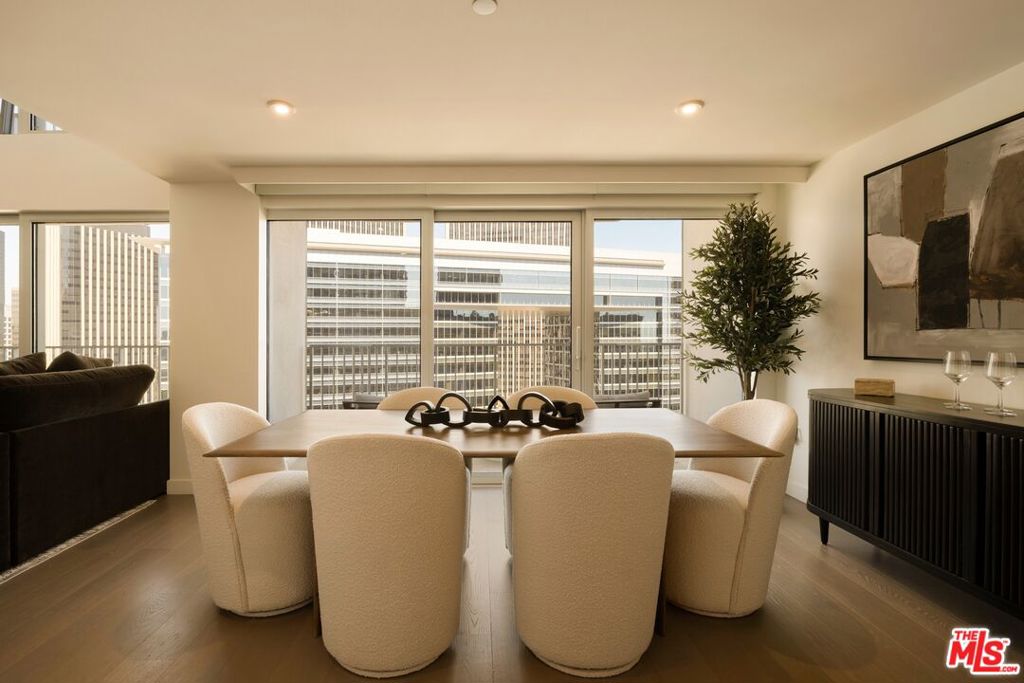 2025 Avenue Of The Stars 1412 Property Photo 4