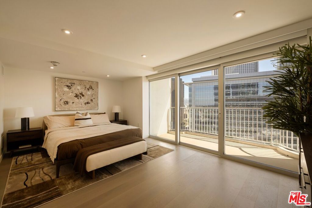 2025 Avenue Of The Stars 1412 Property Photo 6